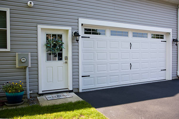 24/7 Emergency Garage Door Panel Replacement experts in Paisley, FL
